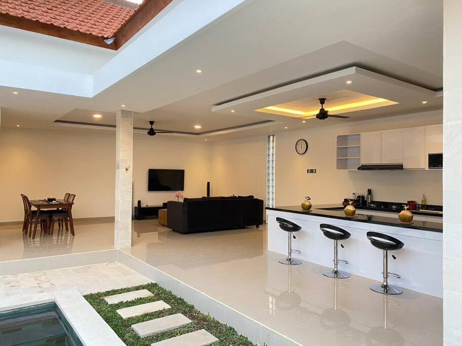 Villa Akmali Umalas 2Br With Private Pool & Jacuzzi Canggu Exterior foto